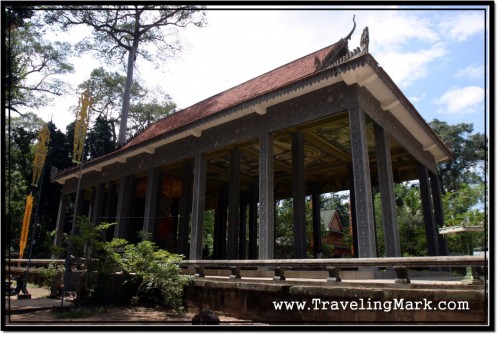 Photo: Modern Wat Tang Tok Monastery