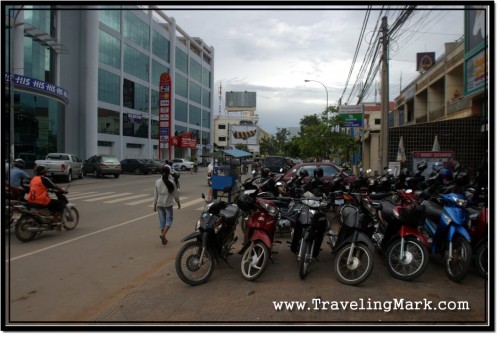 Photo: Pedestrians Are Forced to Walk on the Road Because Sidewalk is Blocked by Motorcycles