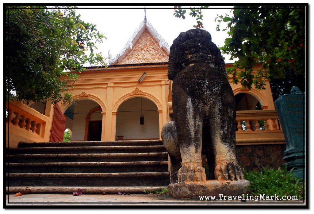 Photo: Wat Damnak Temple with Statue of Buddha Inside