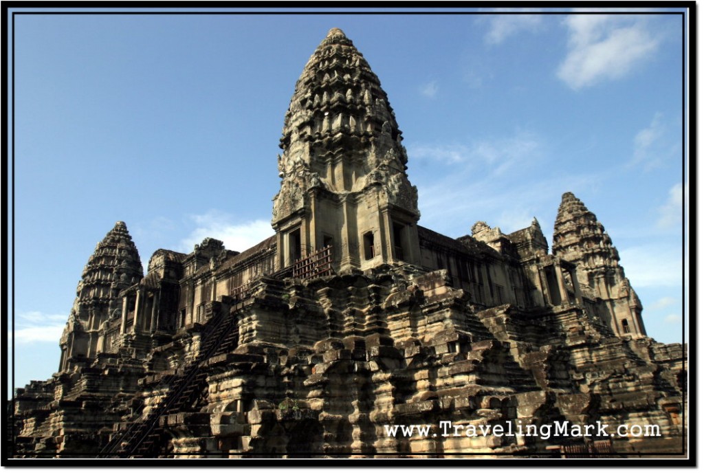 Photo: Because of Nearby Wall, Pictures of Central Angkor Wat Temple Are Tough Even With a Wide Angle Lens