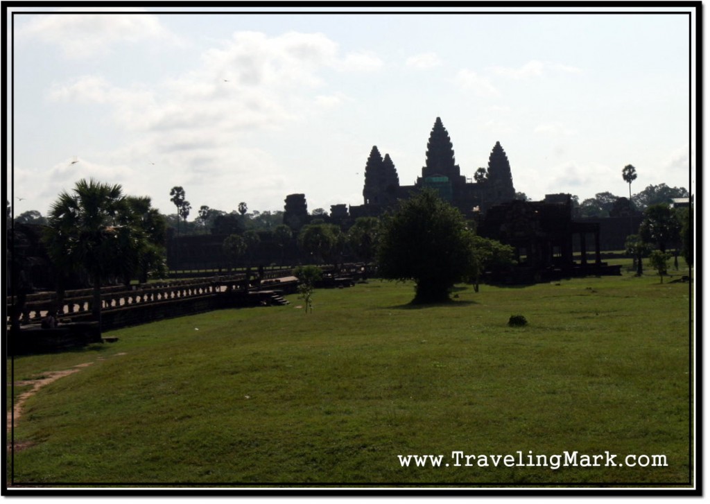 Photo: Angkor Wat in the Morning Lacks Depth