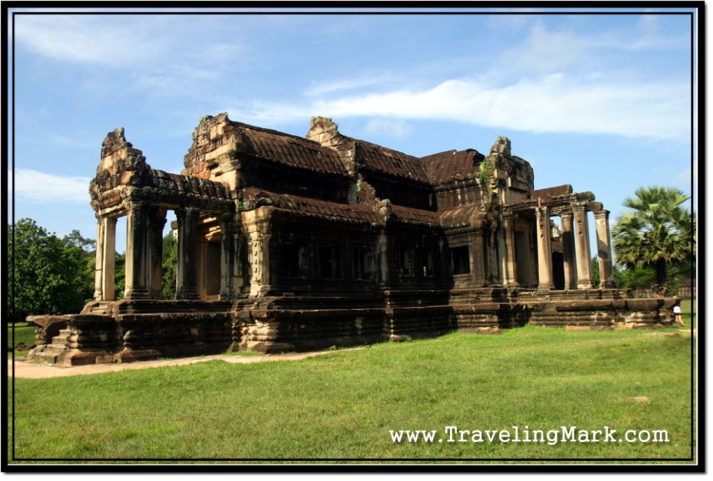 Photo: Angkor Wat Library Built Alongside Main Causeway