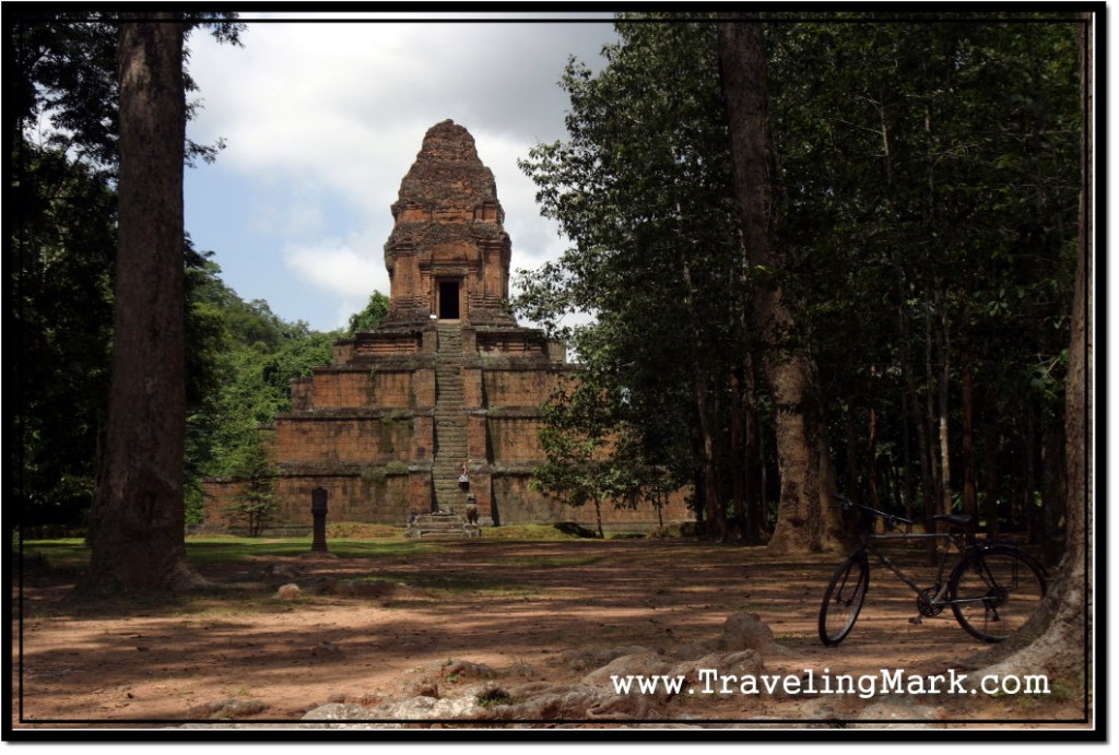 Photo: Baksei Chamkrong Pyramid Temple