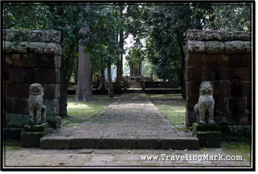 Photo: Vihear Prampil Loveng Stone Lion Guardians