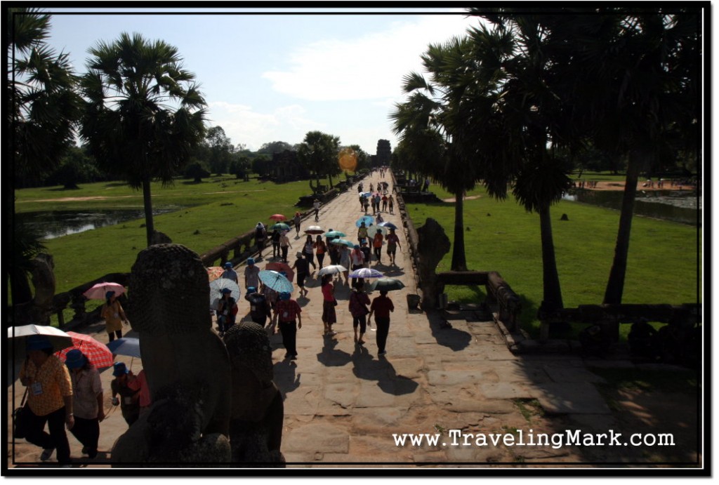 Photo: This Is What Angkor Wat Looks Like When You Try to Take a Picture Against The Sun