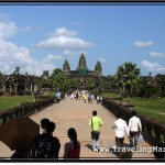 Photo: Angkor Wat Central Causeway is Less Busy in the Afternoon