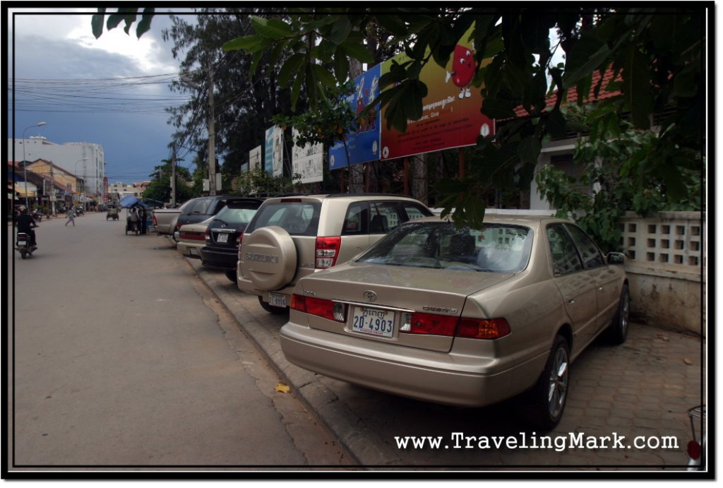 Photo: Cars Blocking the Sidewalk in Siem Reap