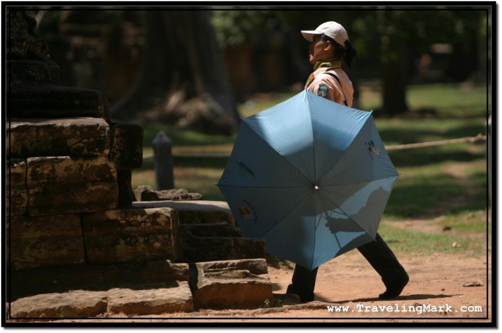 Photo: Cambodians Rely on the Fact that As a Foreigner, You Won't Be Able to Cope with Heat at Angkor