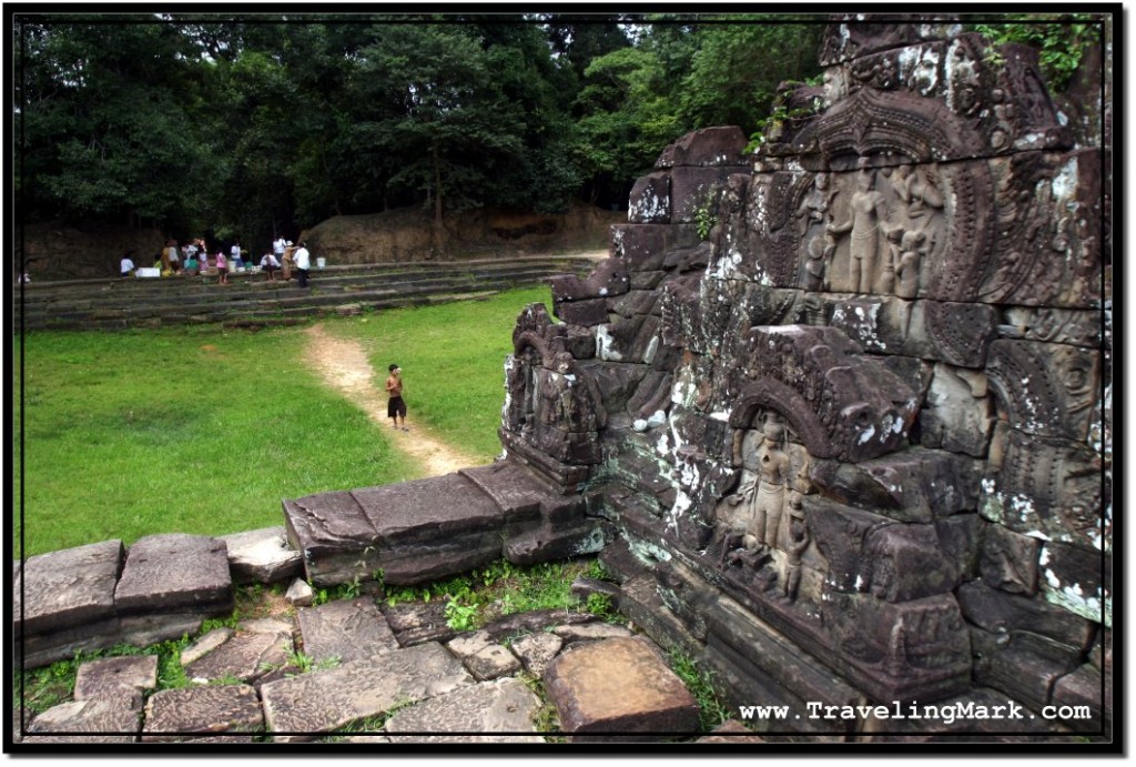 Photo: Cambodian Family Picnicking at the Neak Pean Temple Sent a Boy to Bother Me Out of Money