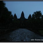 Photo: Causeway Before Angkor Wat Can Only Be Seen This Free From Tourists At Night