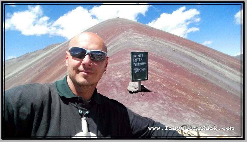 Photo: Sign Prohibiting Access to the Rainbow Mountain