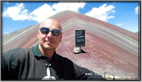 Photo: Sign Prohibiting Access to the Rainbow Mountain